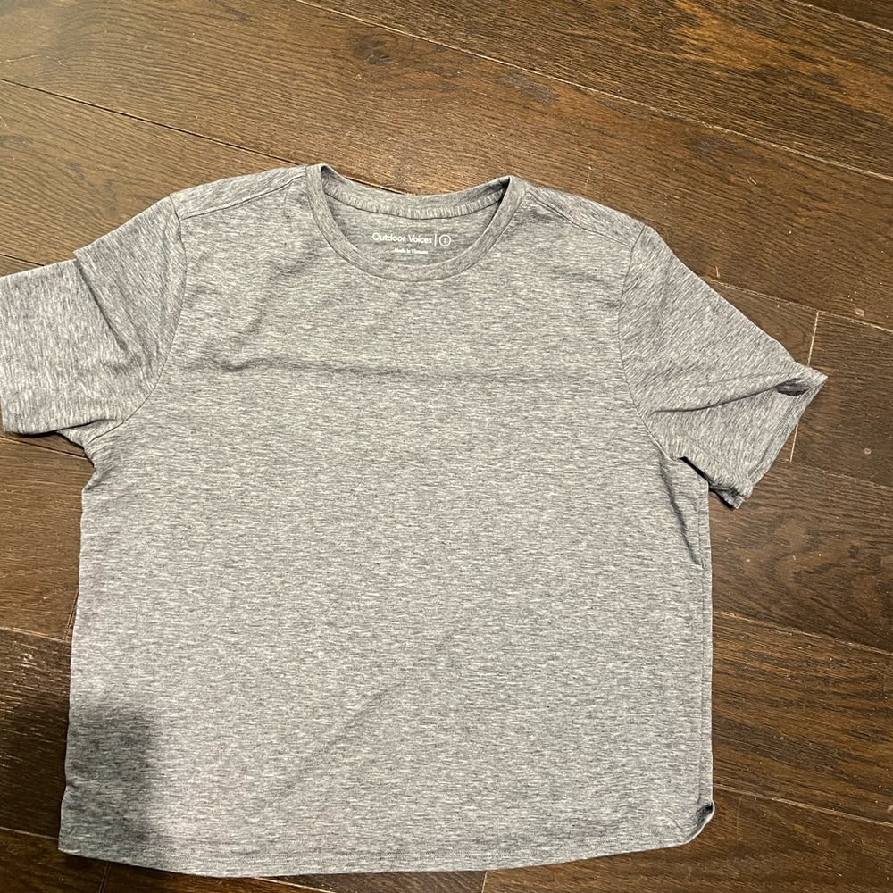 Outdoor voices small grey athletic t shirt